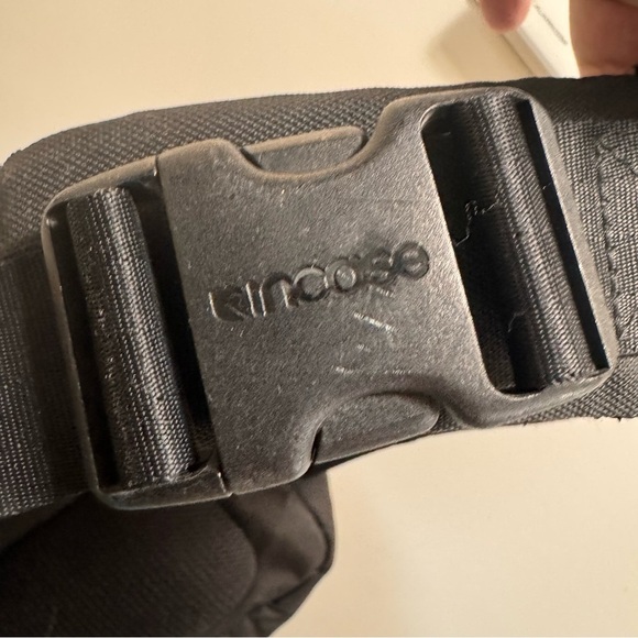 Incase Icon Laptop EDC Sling Bag Travel - Picture 4 of 13